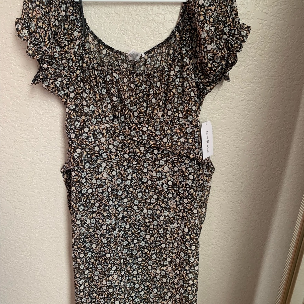 Short Black floral dress with white & peach flowers. Size XL.
